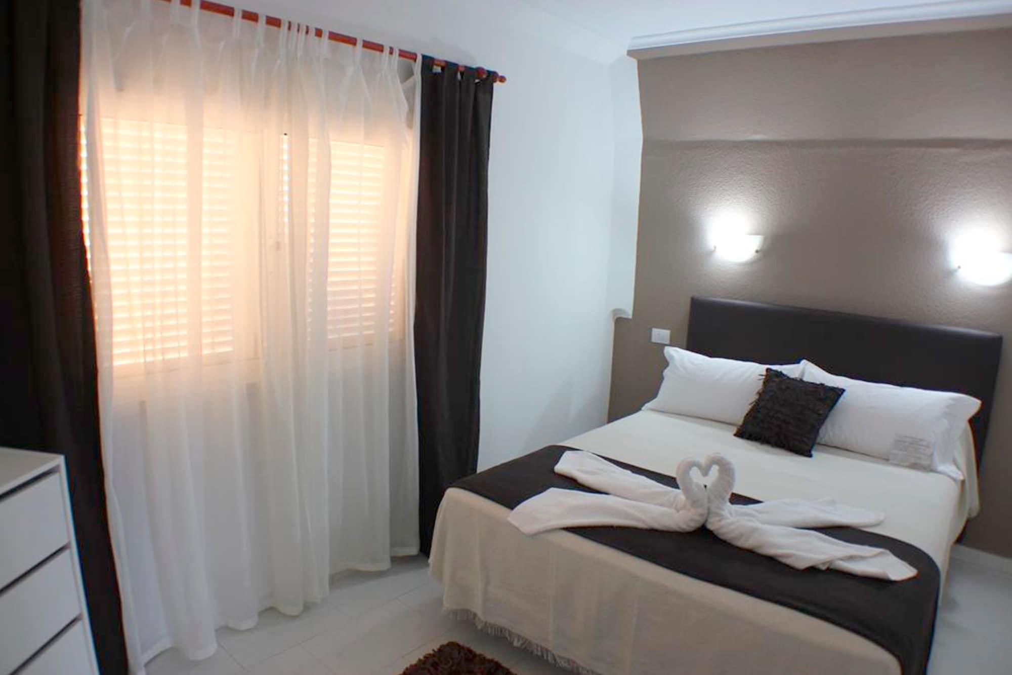 Aparthotel La Piramide Costa De Antigua Ngoại thất bức ảnh