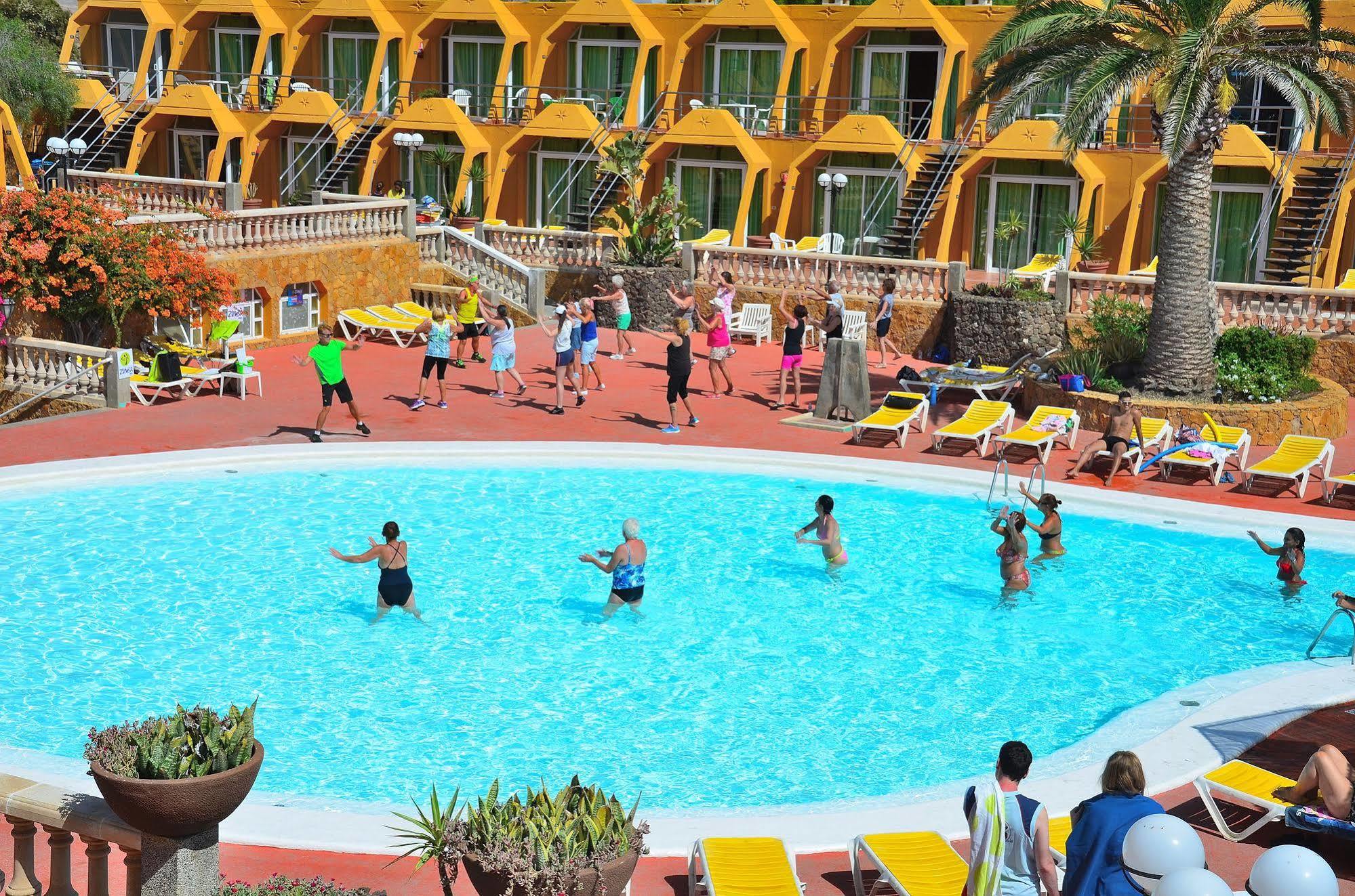 Aparthotel La Piramide Costa De Antigua Ngoại thất bức ảnh